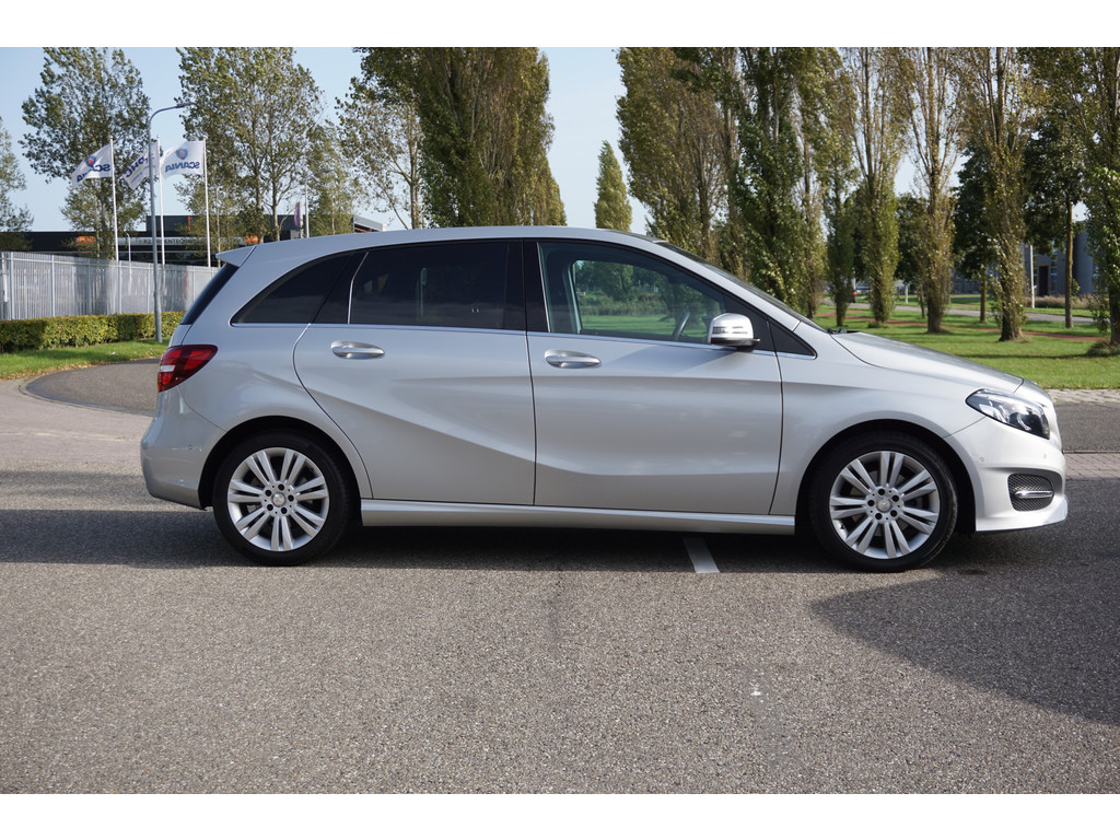 Mercedes-Benz B-Klasse 180 AMBITION Style l Facelift uitvoering l Xenon l PTS l Privacy glas l trekhaak l Airco l Navigatie 21144204-10.jpg | Sterdome B.V.