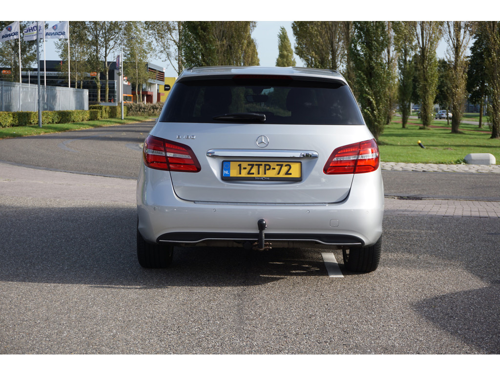Mercedes-Benz B-Klasse 180 AMBITION Style l Facelift uitvoering l Xenon l PTS l Privacy glas l trekhaak l Airco l Navigatie 21144204-14.jpg | Sterdome B.V.