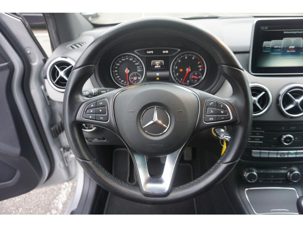 Mercedes-Benz B-Klasse 180 AMBITION Style l Facelift uitvoering l Xenon l PTS l Privacy glas l trekhaak l Airco l Navigatie 21144204-20.jpg | Sterdome B.V.