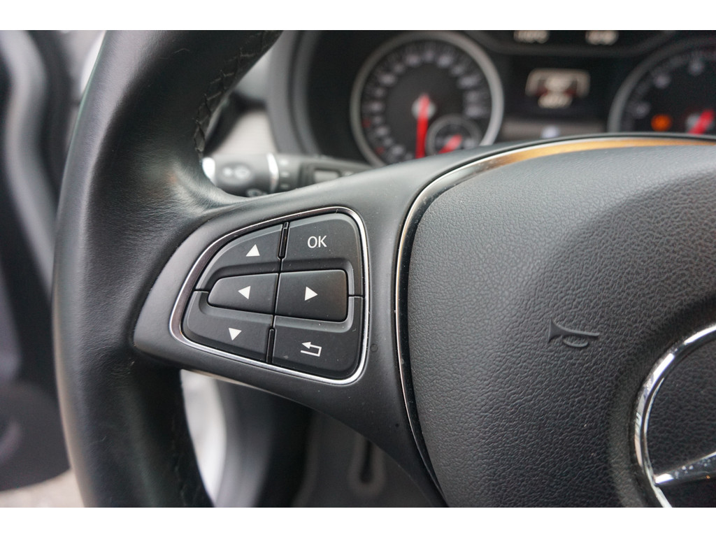 Mercedes-Benz B-Klasse 180 AMBITION Style l Facelift uitvoering l Xenon l PTS l Privacy glas l trekhaak l Airco l Navigatie 21144204-21.jpg | Sterdome B.V.