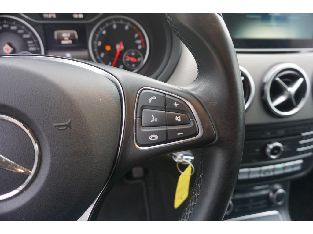 Mercedes-Benz B-Klasse 180 AMBITION Style l Facelift uitvoering l Xenon l PTS l Privacy glas l trekhaak l Airco l Navigatie 21144204-22.jpg | Sterdome B.V.