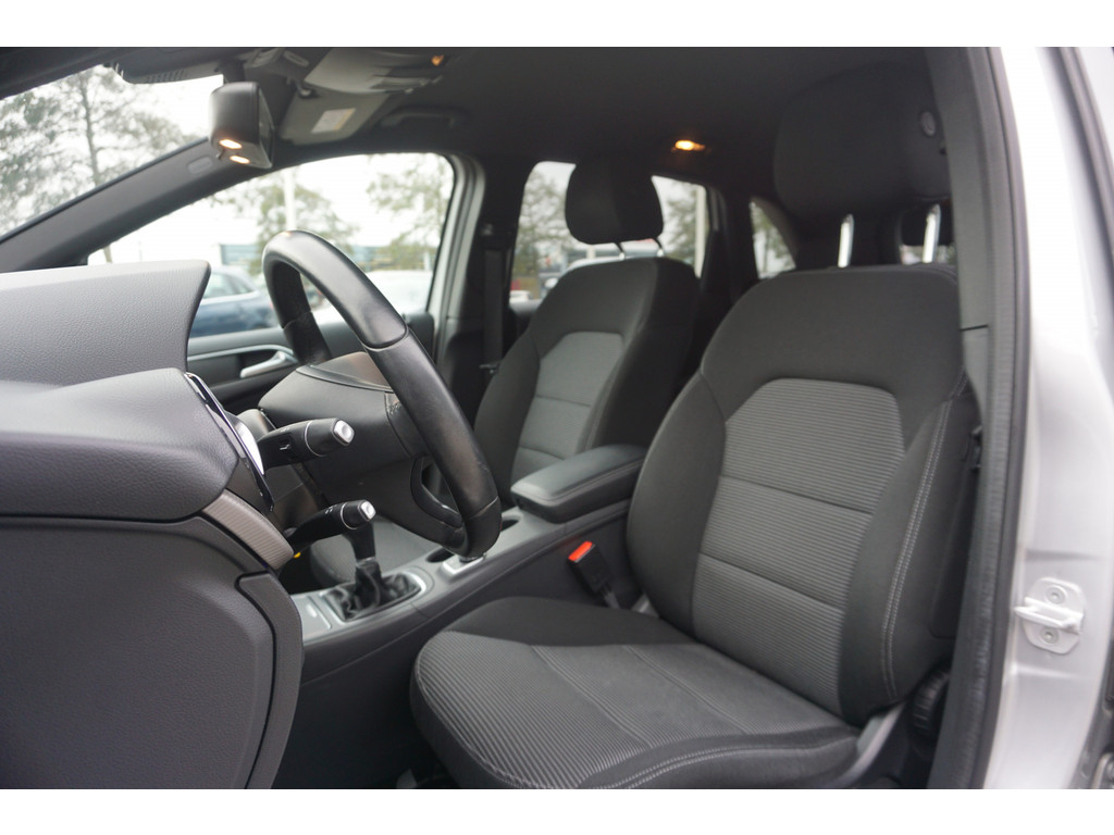 Mercedes-Benz B-Klasse 180 AMBITION Style l Facelift uitvoering l Xenon l PTS l Privacy glas l trekhaak l Airco l Navigatie 21144204-23.jpg | Sterdome B.V.