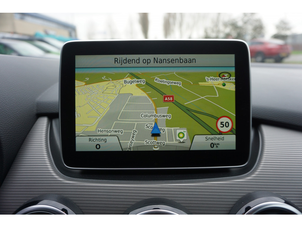 Mercedes-Benz B-Klasse 180 AMBITION Style l Facelift uitvoering l Xenon l PTS l Privacy glas l trekhaak l Airco l Navigatie 21144204-27.jpg | Sterdome B.V.