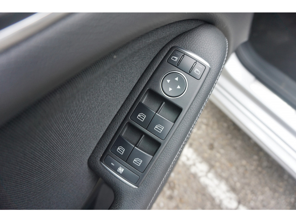 Mercedes-Benz B-Klasse 180 AMBITION Style l Facelift uitvoering l Xenon l PTS l Privacy glas l trekhaak l Airco l Navigatie 21144204-28.jpg | Sterdome B.V.