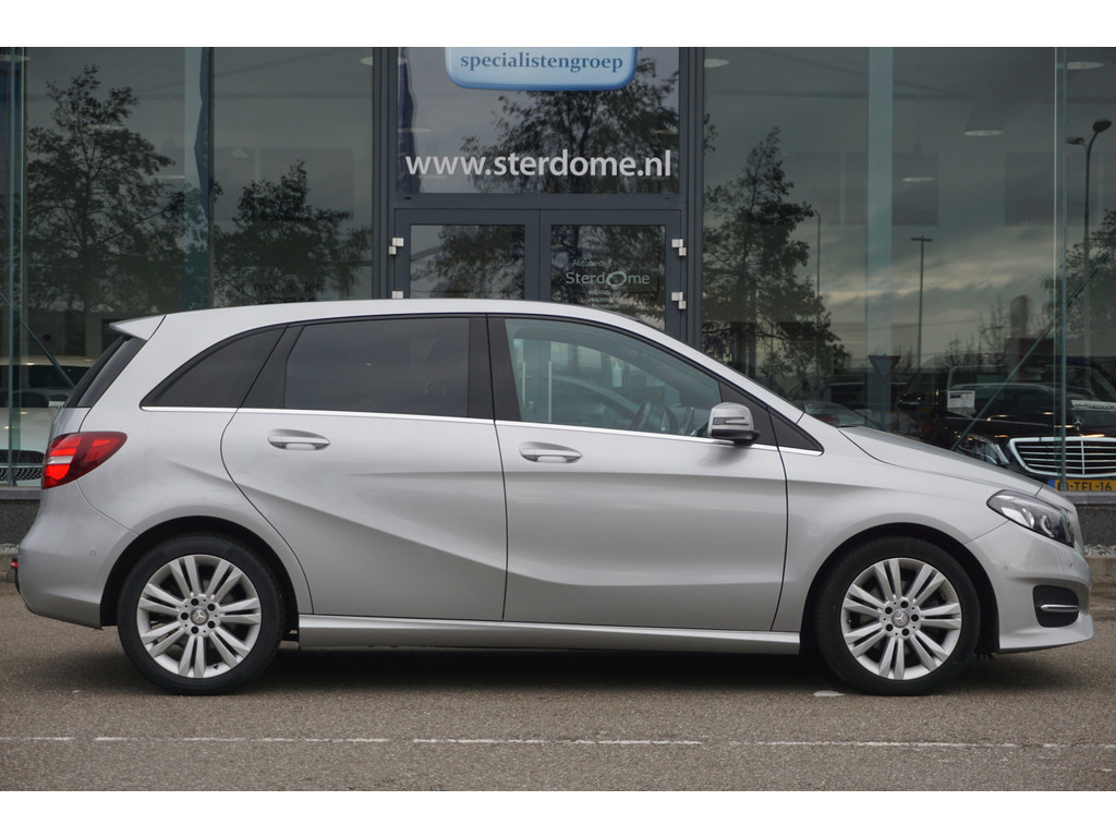 Mercedes-Benz B-Klasse 180 AMBITION Style l Facelift uitvoering l Xenon l PTS l Privacy glas l trekhaak l Airco l Navigatie 21144204-3.jpg | Sterdome B.V.