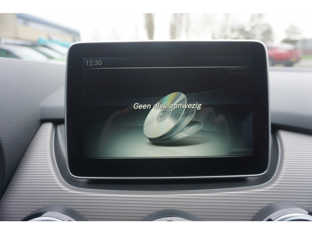 Mercedes-Benz B-Klasse 180 AMBITION Style l Facelift uitvoering l Xenon l PTS l Privacy glas l trekhaak l Airco l Navigatie 21144204-31.jpg | Sterdome B.V.