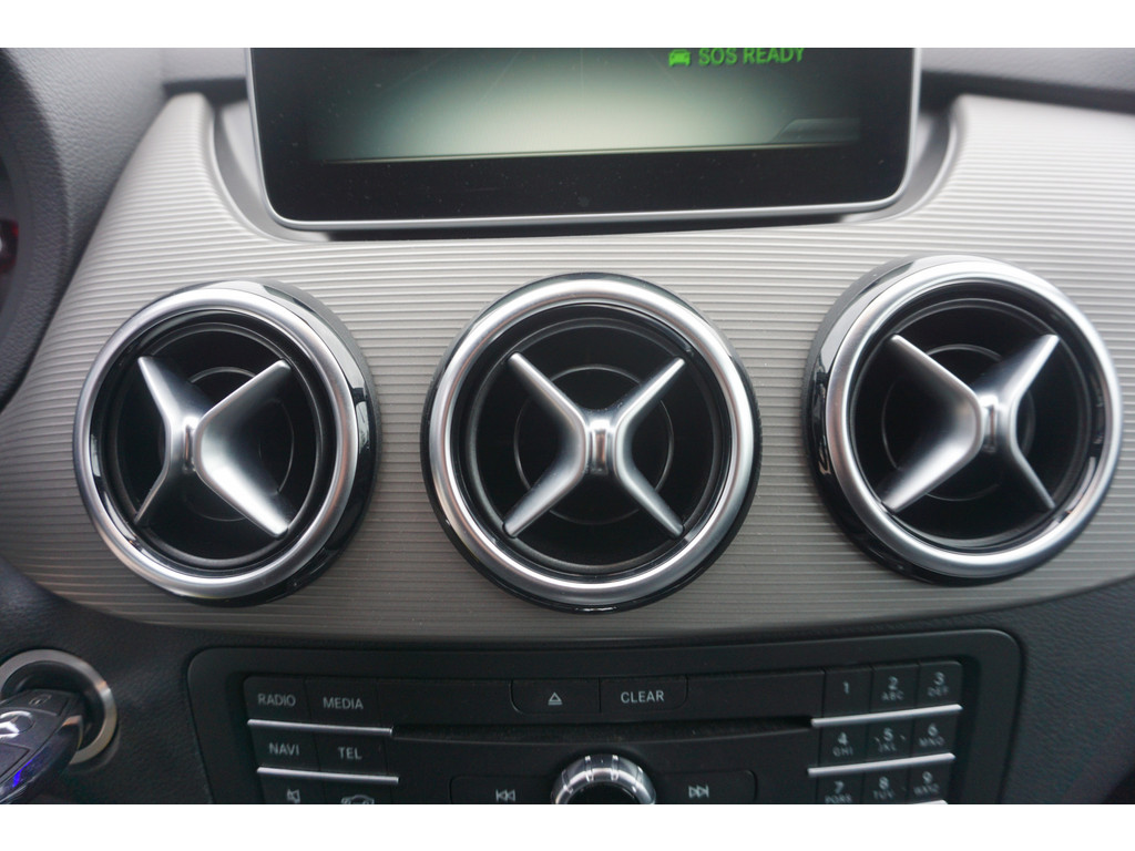 Mercedes-Benz B-Klasse 180 AMBITION Style l Facelift uitvoering l Xenon l PTS l Privacy glas l trekhaak l Airco l Navigatie 21144204-33.jpg | Sterdome B.V.