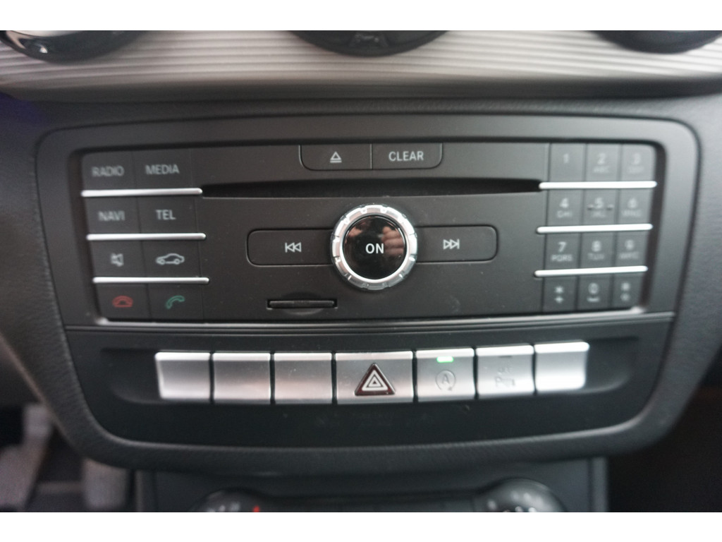 Mercedes-Benz B-Klasse 180 AMBITION Style l Facelift uitvoering l Xenon l PTS l Privacy glas l trekhaak l Airco l Navigatie 21144204-34.jpg | Sterdome B.V.