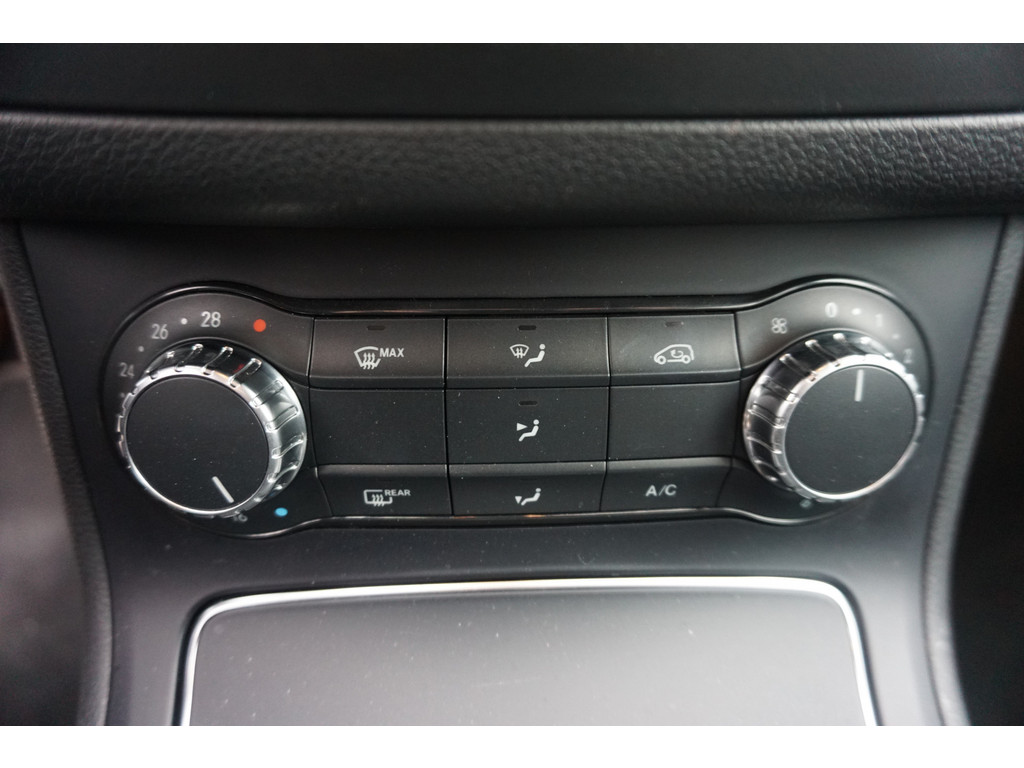 Mercedes-Benz B-Klasse 180 AMBITION Style l Facelift uitvoering l Xenon l PTS l Privacy glas l trekhaak l Airco l Navigatie 21144204-35.jpg | Sterdome B.V.