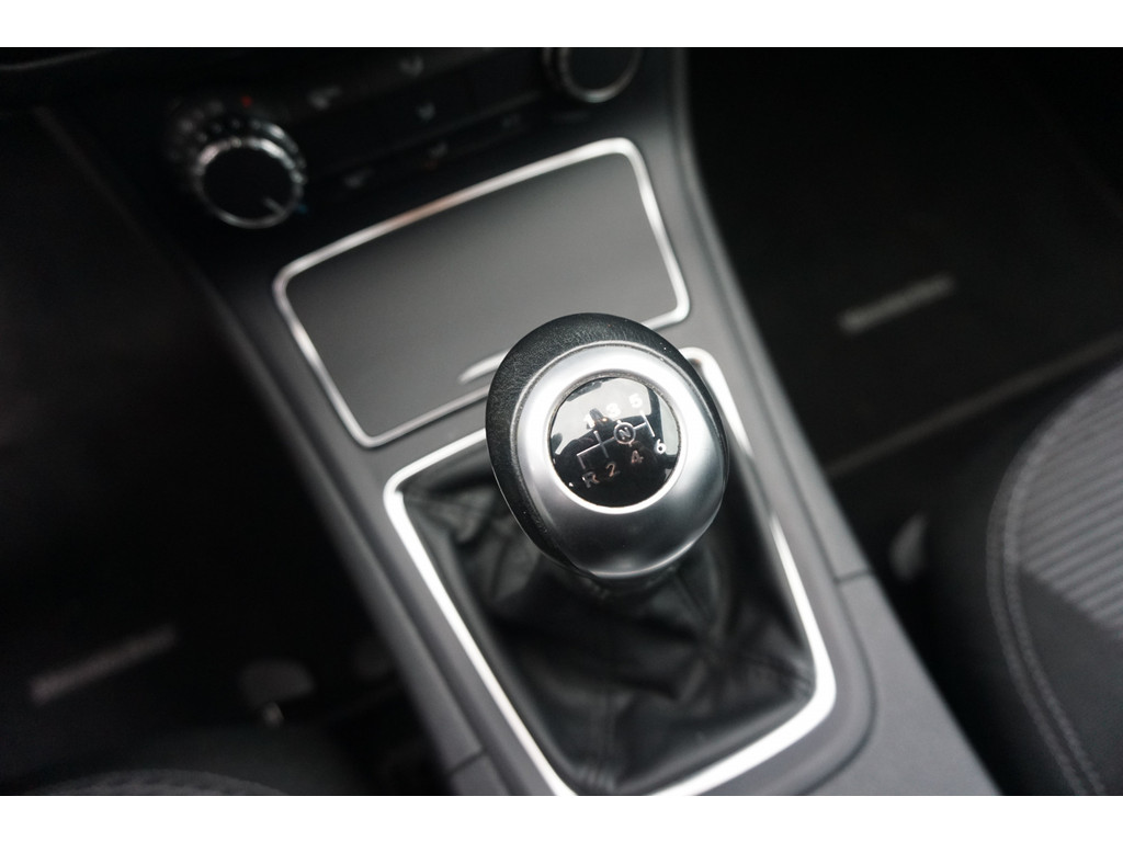 Mercedes-Benz B-Klasse 180 AMBITION Style l Facelift uitvoering l Xenon l PTS l Privacy glas l trekhaak l Airco l Navigatie 21144204-36.jpg | Sterdome B.V.