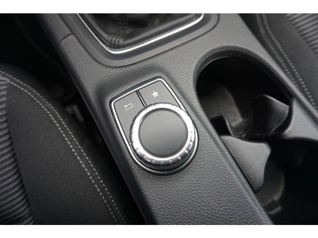 Mercedes-Benz B-Klasse 180 AMBITION Style l Facelift uitvoering l Xenon l PTS l Privacy glas l trekhaak l Airco l Navigatie 21144204-37.jpg | Sterdome B.V.