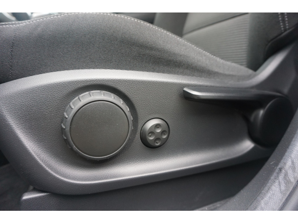 Mercedes-Benz B-Klasse 180 AMBITION Style l Facelift uitvoering l Xenon l PTS l Privacy glas l trekhaak l Airco l Navigatie 21144204-38.jpg | Sterdome B.V.