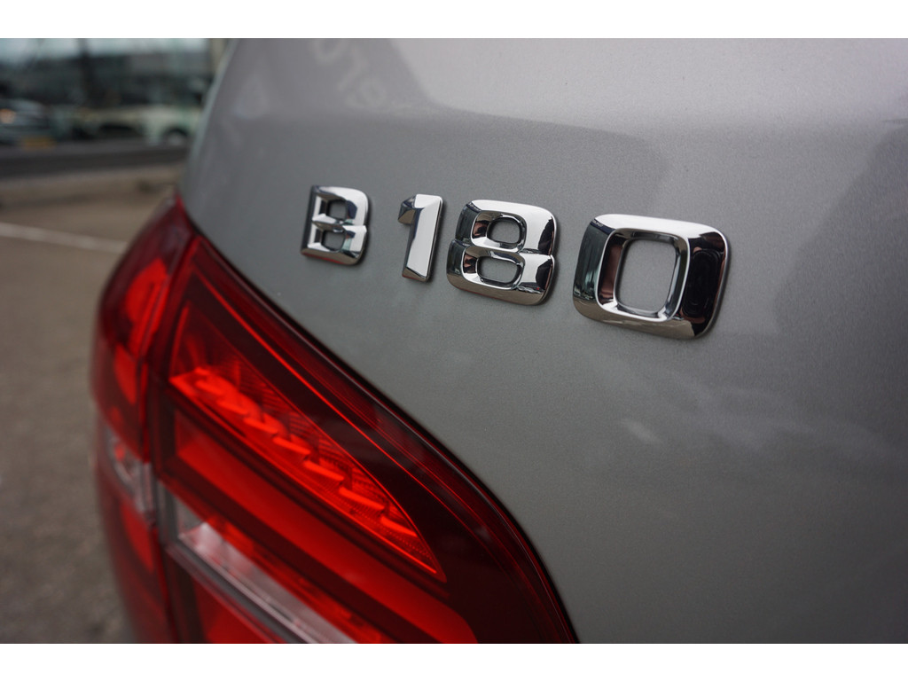 Mercedes-Benz B-Klasse 180 AMBITION Style l Facelift uitvoering l Xenon l PTS l Privacy glas l trekhaak l Airco l Navigatie 21144204-45.jpg | Sterdome B.V.