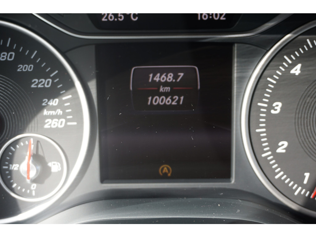 Mercedes-Benz B-Klasse 180 AMBITION Style l Facelift uitvoering l Xenon l PTS l Privacy glas l trekhaak l Airco l Navigatie 21144204-46.jpg | Sterdome B.V.