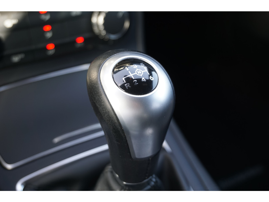 Mercedes-Benz B-Klasse 180 AMBITION Style l Facelift uitvoering l Xenon l PTS l Privacy glas l trekhaak l Airco l Navigatie 21144204-47.jpg | Sterdome B.V.