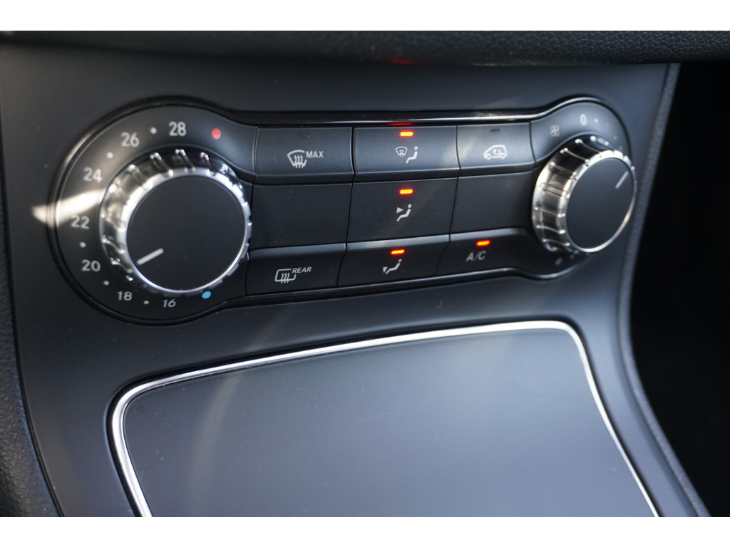 Mercedes-Benz B-Klasse 180 AMBITION Style l Facelift uitvoering l Xenon l PTS l Privacy glas l trekhaak l Airco l Navigatie 21144204-48.jpg | Sterdome B.V.