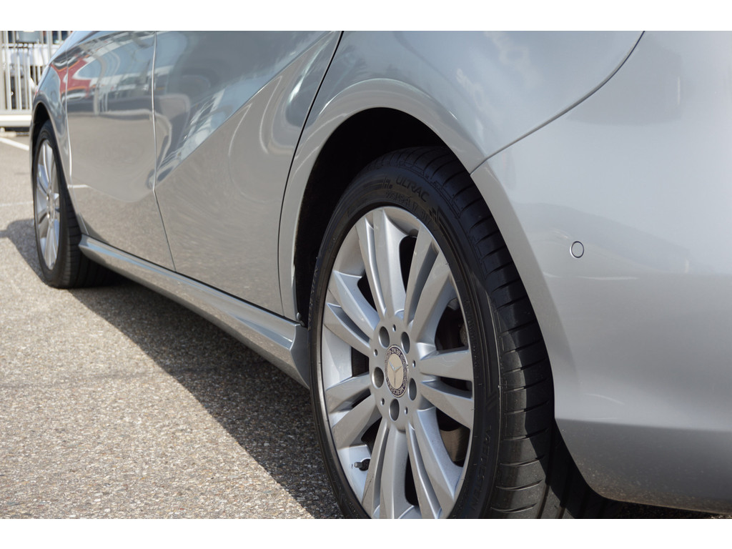 Mercedes-Benz B-Klasse 180 AMBITION Style l Facelift uitvoering l Xenon l PTS l Privacy glas l trekhaak l Airco l Navigatie 21144204-51.jpg | Sterdome B.V.