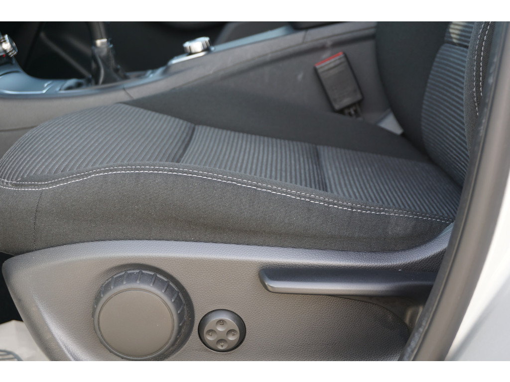 Mercedes-Benz B-Klasse 180 AMBITION Style l Facelift uitvoering l Xenon l PTS l Privacy glas l trekhaak l Airco l Navigatie 21144204-52.jpg | Sterdome B.V.