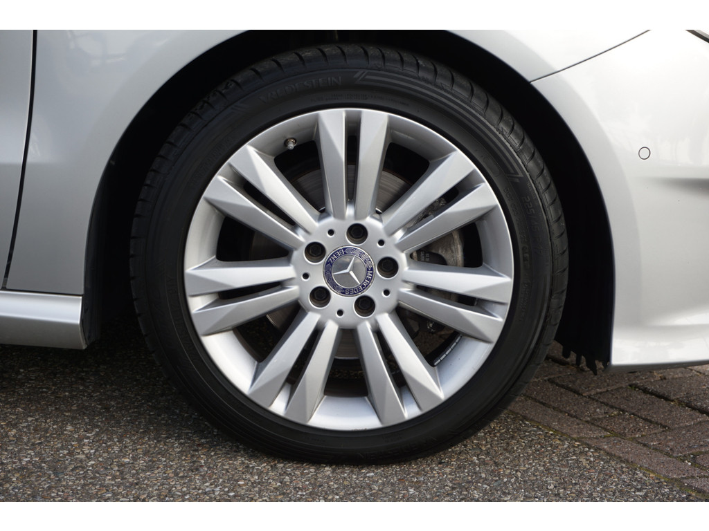 Mercedes-Benz B-Klasse 180 AMBITION Style l Facelift uitvoering l Xenon l PTS l Privacy glas l trekhaak l Airco l Navigatie 21144204-54.jpg | Sterdome B.V.