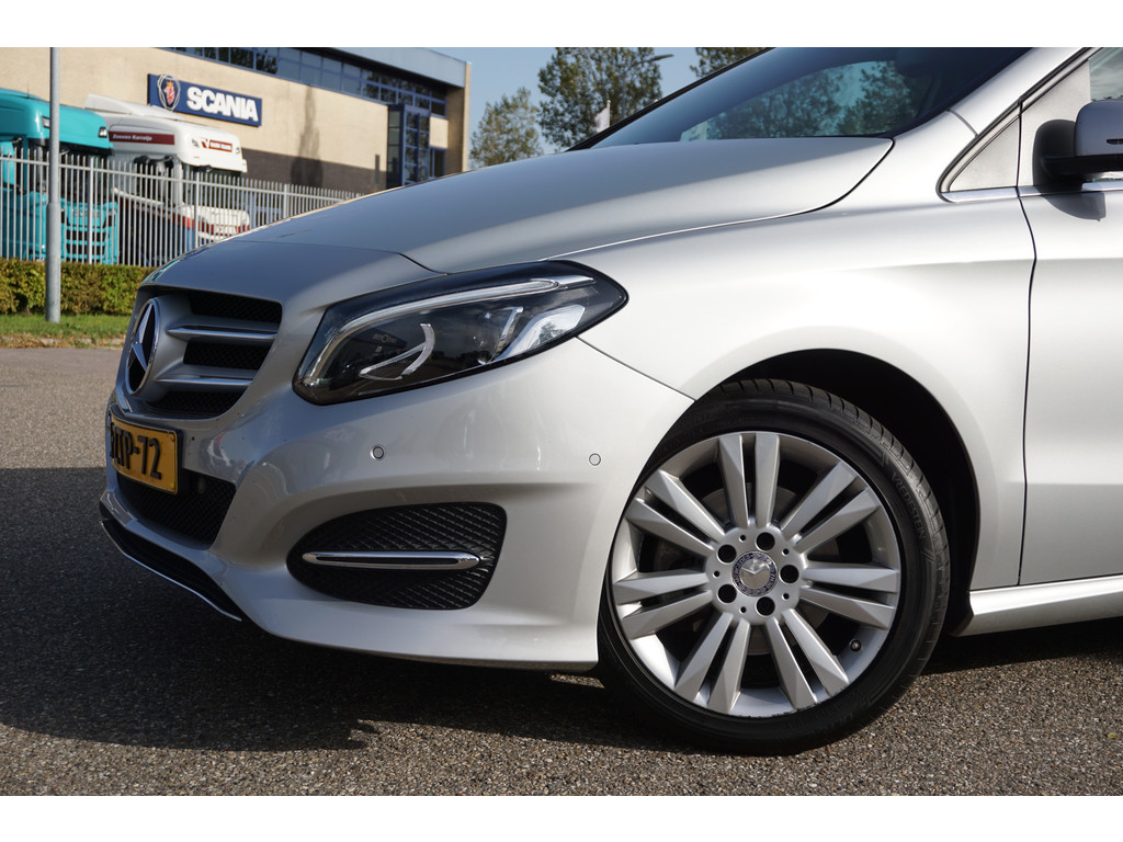 Mercedes-Benz B-Klasse 180 AMBITION Style l Facelift uitvoering l Xenon l PTS l Privacy glas l trekhaak l Airco l Navigatie 21144204-6.jpg | Sterdome B.V.