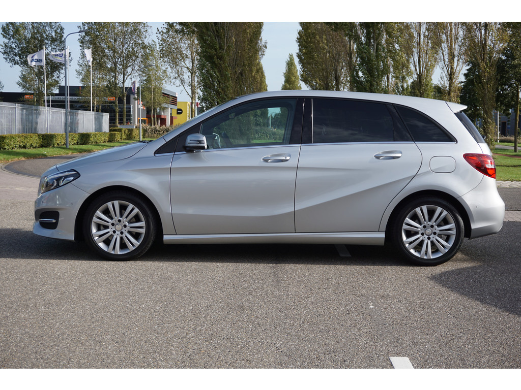 Mercedes-Benz B-Klasse 180 AMBITION Style l Facelift uitvoering l Xenon l PTS l Privacy glas l trekhaak l Airco l Navigatie 21144204-7.jpg | Sterdome B.V.