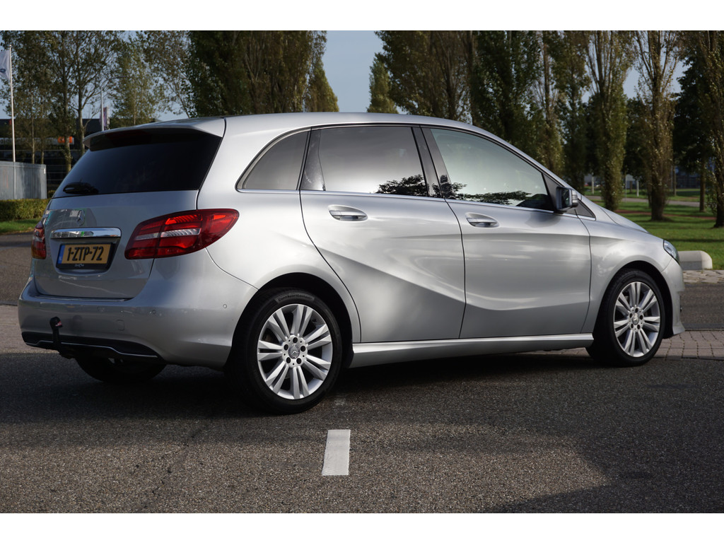 Mercedes-Benz B-Klasse 180 AMBITION Style l Facelift uitvoering l Xenon l PTS l Privacy glas l trekhaak l Airco l Navigatie 21144204-9.jpg | Sterdome B.V.