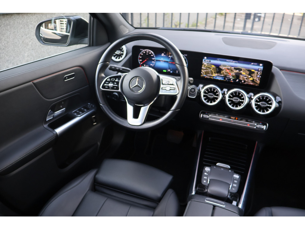 Mercedes-Benz EQA 250 Luxury Line 67 kWh l Panoramadak l MBUX l Stoelverwarming l Achteruitrijcamera l Leder Twin Interieur l Elect. bed. Achterkl 34832184-1.jpg | Sterdome B.V.