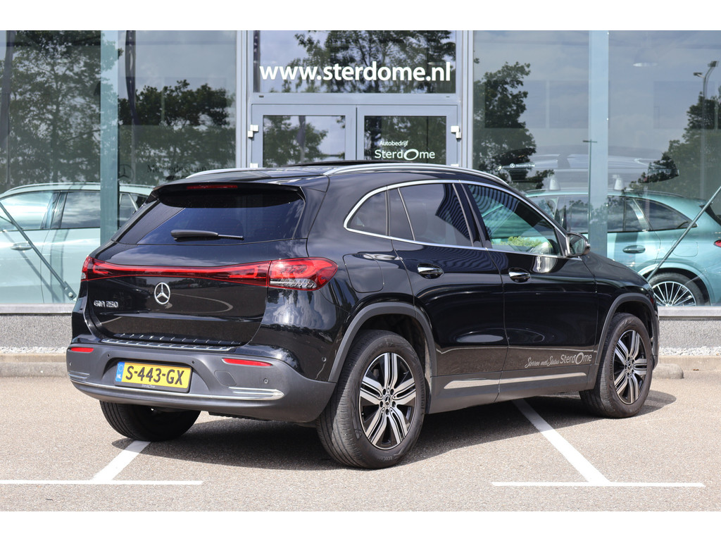 Mercedes-Benz EQA 250 Luxury Line 67 kWh l Panoramadak l MBUX l Stoelverwarming l Achteruitrijcamera l Leder Twin Interieur l Elect. bed. Achterkl 34832184-2.jpg | Sterdome B.V.