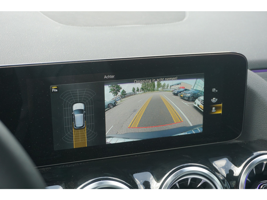 Mercedes-Benz EQA 250 Luxury Line 67 kWh l Panoramadak l MBUX l Stoelverwarming l Achteruitrijcamera l Leder Twin Interieur l Elect. bed. Achterkl 34832184-3.jpg | Sterdome B.V.