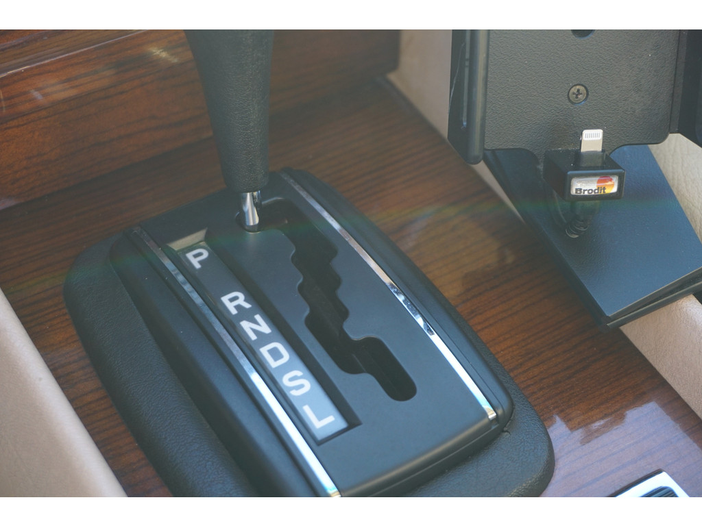 Mercedes-Benz SL-Klasse 380 SL V8 l Automaat l Beige lederen bekleding l Airco l Hardtop l 71347 km l 14 ' LM Koonkurk velgen l Centrale deurvergrendeli 35299594-26.jpg | Sterdome B.V.