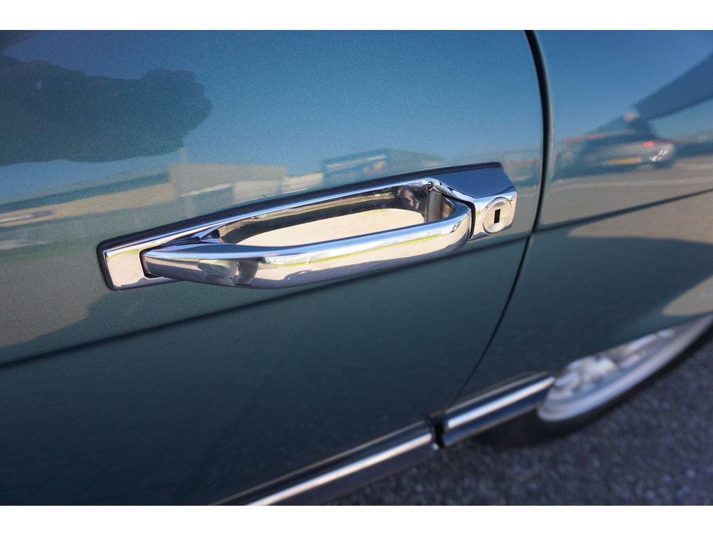 Mercedes-Benz SL-Klasse 380 SL V8 l Automaat l Beige lederen bekleding l Airco l Hardtop l 71347 km l 14 ' LM Koonkurk velgen l Centrale deurvergrendeli 35299594-35.jpg | Sterdome B.V.