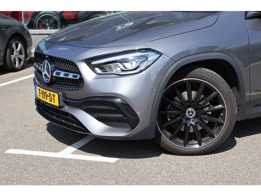 Mercedes-Benz GLA 180 AMG Line l Automaat I Achteruitrij camera l Tempomaat l Stoelverwarming l Sfeerverlichting l MBUX l Widescreen l Keyless Go 35500851-4.jpg | Sterdome B.V.