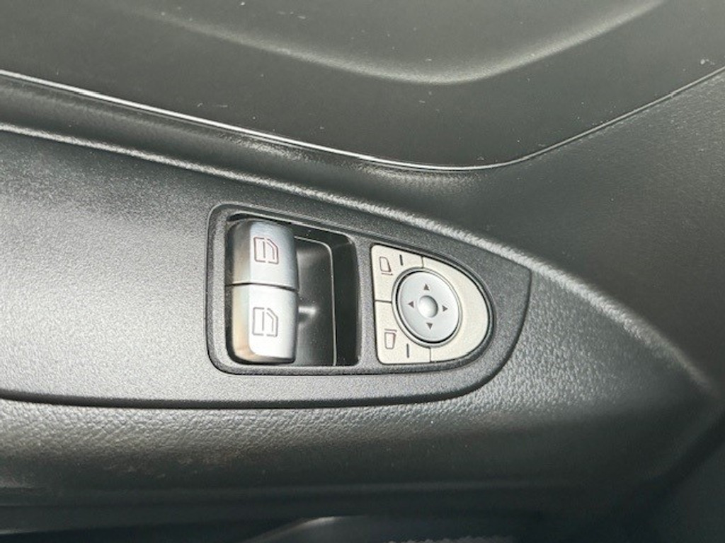 Mercedes-Benz Vito 114 CDI Lang l Trekhaak l Becker MAP Pilot l Camera l LED intelligent l Comfortstoelen voor best. + bijrijder l Airco l 40829789-22.jpg | Sterdome B.V.