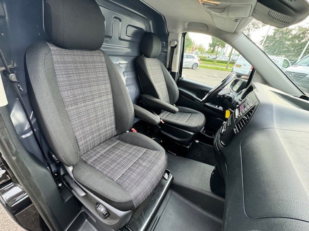 Mercedes-Benz Vito 114 CDI Lang l Trekhaak l Becker MAP Pilot l Camera l LED intelligent l Comfortstoelen voor best. + bijrijder l Airco l 40829789-25.jpg | Sterdome B.V.
