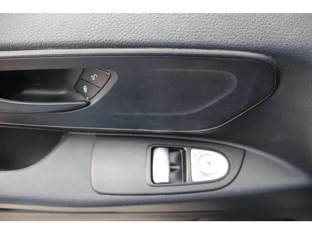 Mercedes-Benz Vito 114 CDI Extra Lang | Dubbele schuifdeuren | Camara l 2,5 t Trekhaak l THERMOTRONIC Airco l Comforstoelen l LM velgen l 41084116-30.jpg | Sterdome B.V.