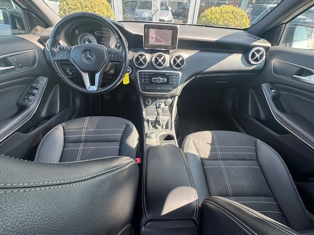 Mercedes-Benz A-Klasse 180 Ambition l Airco l Camera l Navigatie l Stoelverwarming l Adaptief remlicht l 41964268-1.jpg | Sterdome B.V.