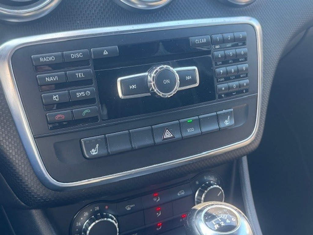 Mercedes-Benz A-Klasse 180 Ambition l Airco l Camera l Navigatie l Stoelverwarming l Adaptief remlicht l 41964268-13.jpg | Sterdome B.V.