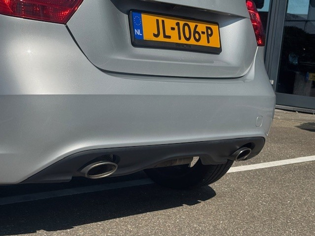 Mercedes-Benz A-Klasse 180 Ambition l Airco l Camera l Navigatie l Stoelverwarming l Adaptief remlicht l 41964268-18.jpg | Sterdome B.V.