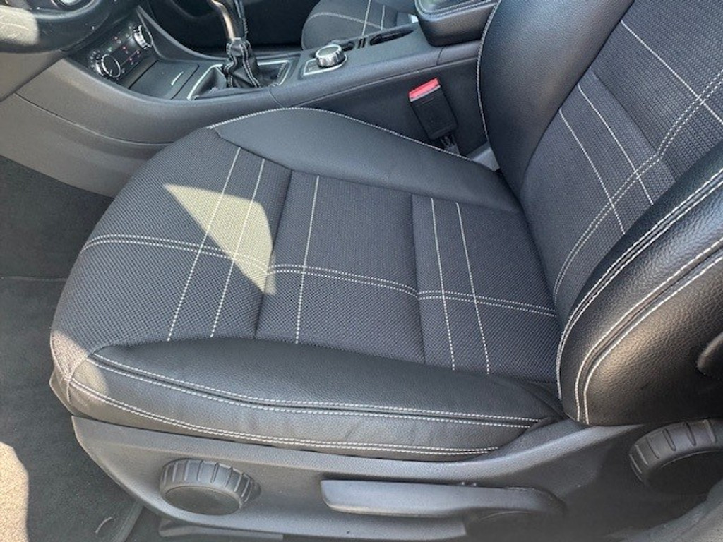 Mercedes-Benz A-Klasse 180 Ambition l Airco l Camera l Navigatie l Stoelverwarming l Adaptief remlicht l 41964268-19.jpg | Sterdome B.V.