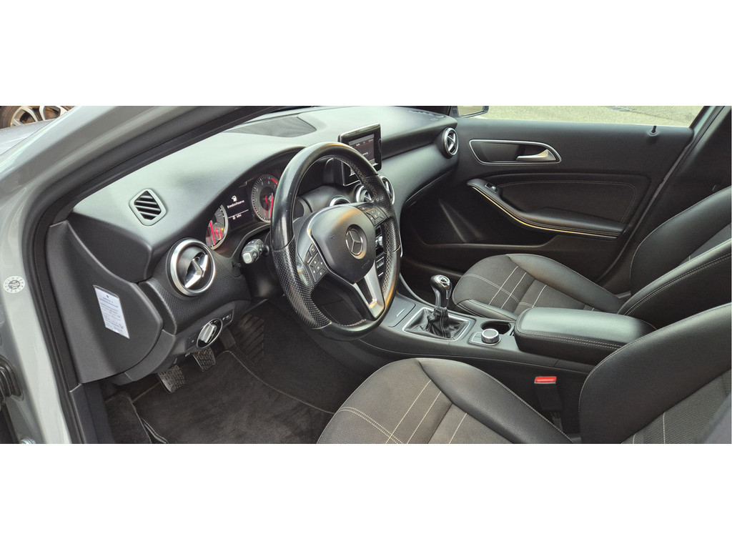 Mercedes-Benz A-Klasse 180 Ambition l Airco l Camera l Navigatie l Stoelverwarming l Adaptief remlicht l 41964268-24.jpg | Sterdome B.V.