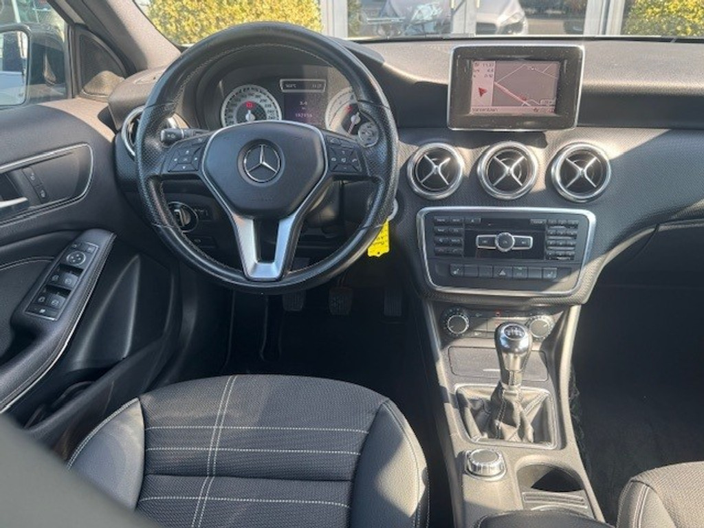 Mercedes-Benz A-Klasse 180 Ambition l Airco l Camera l Navigatie l Stoelverwarming l Adaptief remlicht l 41964268-25.jpg | Sterdome B.V.