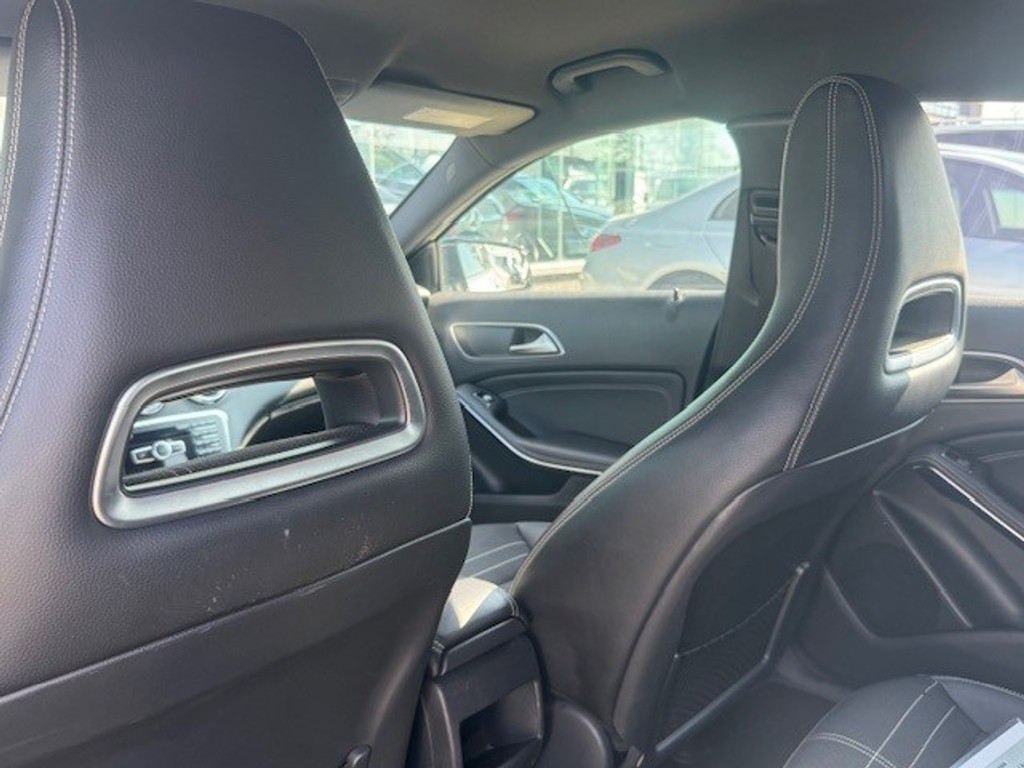 Mercedes-Benz A-Klasse 180 Ambition l Airco l Camera l Navigatie l Stoelverwarming l Adaptief remlicht l 41964268-26.jpg | Sterdome B.V.