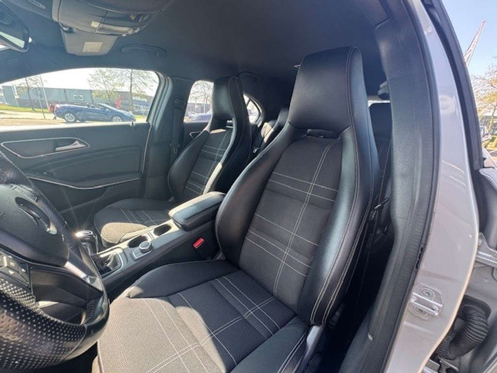 Mercedes-Benz A-Klasse 180 Ambition l Airco l Camera l Navigatie l Stoelverwarming l Adaptief remlicht l 41964268-28.jpg | Sterdome B.V.