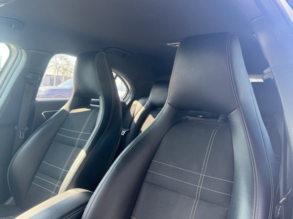 Mercedes-Benz A-Klasse 180 Ambition l Airco l Camera l Navigatie l Stoelverwarming l Adaptief remlicht l 41964268-29.jpg | Sterdome B.V.