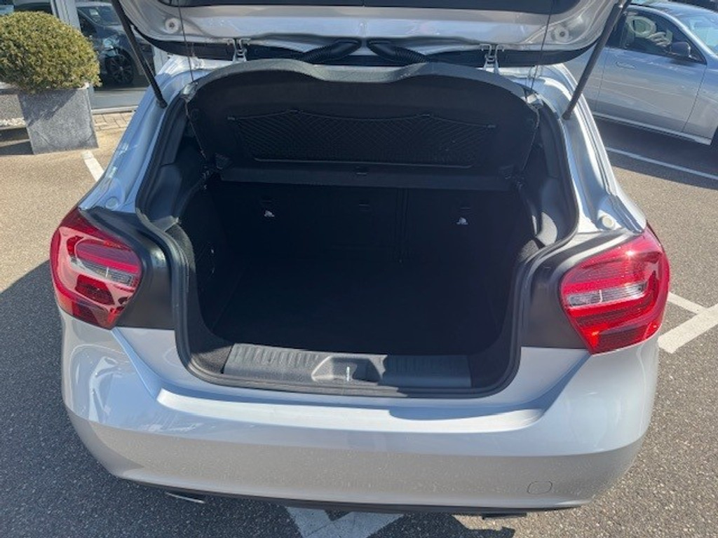 Mercedes-Benz A-Klasse 180 Ambition l Airco l Camera l Navigatie l Stoelverwarming l Adaptief remlicht l 41964268-30.jpg | Sterdome B.V.