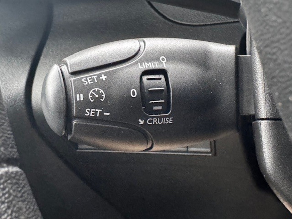 Peugeot Partner 1.6 BlueHDI Premium l Airco l Camera l Smartphone integratie l Parkeersensoren l Trekhaak l 42618482-17.jpg | Sterdome B.V.