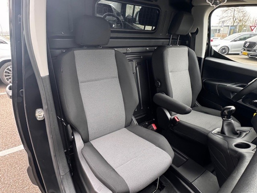 Peugeot Partner 1.6 BlueHDI Premium l Airco l Camera l Smartphone integratie l Parkeersensoren l Trekhaak l 42618482-25.jpg | Sterdome B.V.