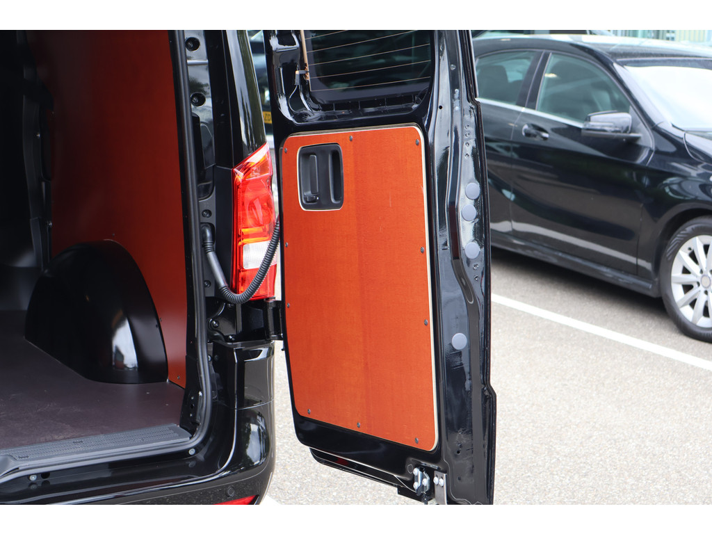 Mercedes-Benz Vito 119 CDI L3 Sportpakket l 4 x 4 l Dubbel Cabine l AIRMATIC l 360 gr Camera l 2,5t AHW | DISTRONIC | gewicht l MBUX l LEDER l Stoe 42774993-18.jpg | Sterdome B.V.