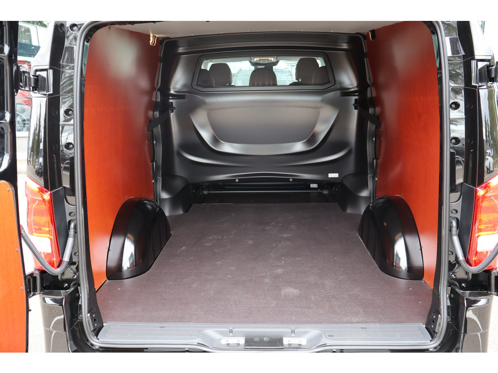 Mercedes-Benz Vito 119 CDI L3 Sportpakket l 4 x 4 l Dubbel Cabine l AIRMATIC l 360 gr Camera l 2,5t AHW | DISTRONIC | gewicht l MBUX l LEDER l Stoe 42774993-19.jpg | Sterdome B.V.