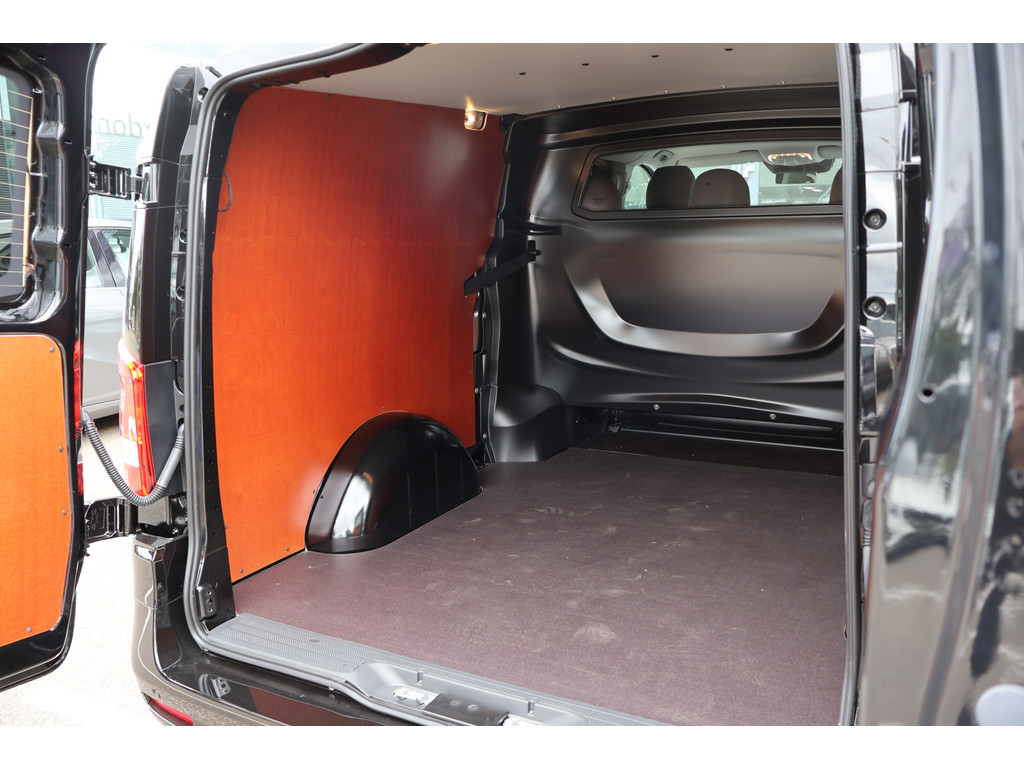 Mercedes-Benz Vito 119 CDI L3 Sportpakket l 4 x 4 l Dubbel Cabine l AIRMATIC l 360 gr Camera l 2,5t AHW | DISTRONIC | gewicht l MBUX l LEDER l Stoe 42774993-20.jpg | Sterdome B.V.